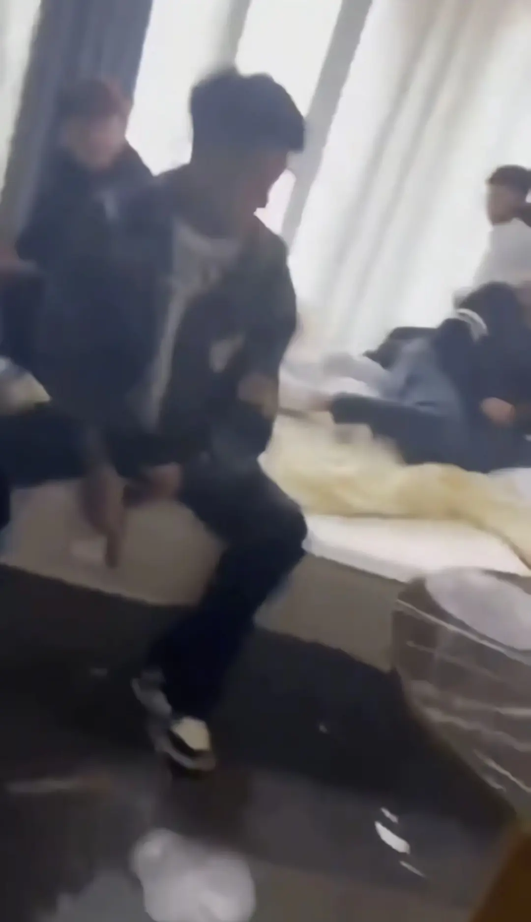 吉林长春万达公寓精神小伙爆笑视频在线观看-《吉林长春万达公寓精神小伙》HD高清完整版-免费播放资源下载迅雷/阿里云