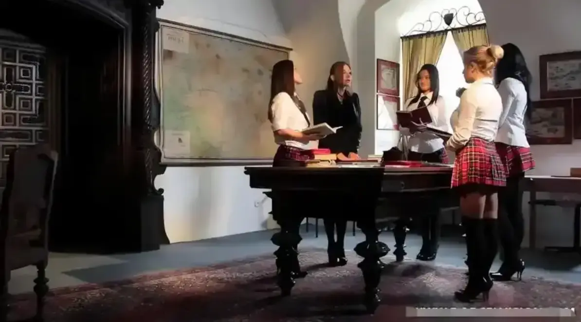 《俄罗斯美女学院》HD蓝光画质-俄罗斯校园爱情喜剧片-埃米尔·托里耶夫导演作品-俄罗斯美女学院全集免费观看无删减