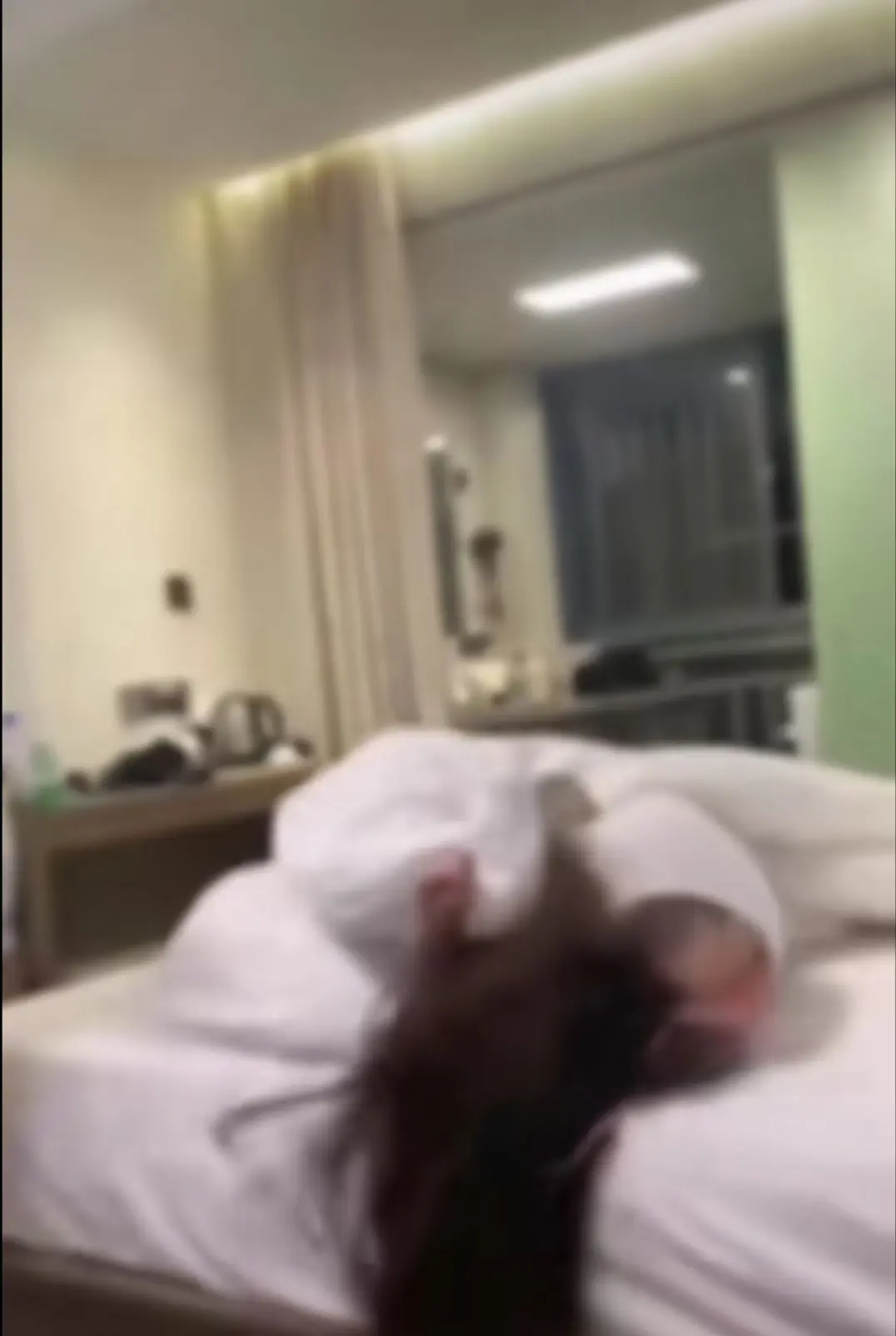 《皮带哥精神小伙皮带打女子原视频》HD高清版 - 皮带打女子恶性暴力画面曝光 - 全网关注女性安全议题 - 呼吁法律严惩施暴者