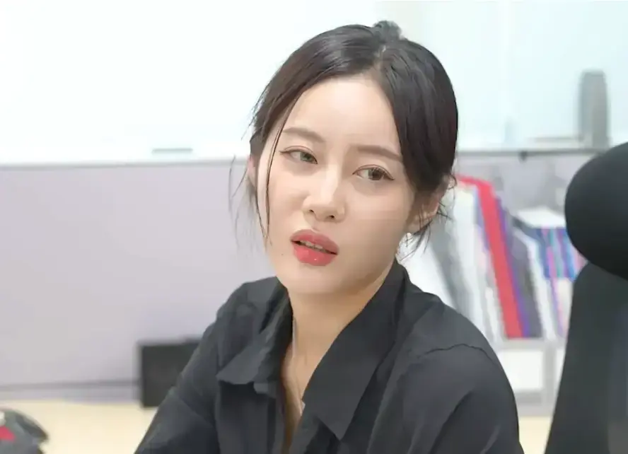 韩国短剧《神奇眼镜》1080P超清未删减版-免费在线观看无删减内容-《神奇眼镜》全集网盘资源下载-高清中字无广告播放