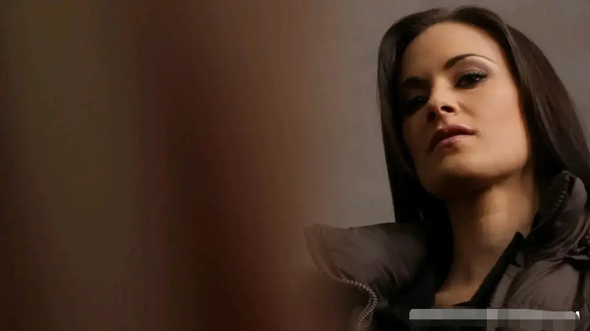 2025法国电影《女警奥莎娜》高清中字未删减版-法式警匪叙事正义微光在线看-女警奥莎娜免费观看全剧集