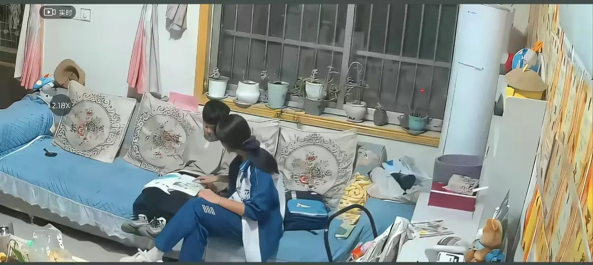 《来自姐姐的爱》无删减完整版在线播放-姐姐对弟弟的日常引导名场面-来自姐姐的爱高清正片免费观看