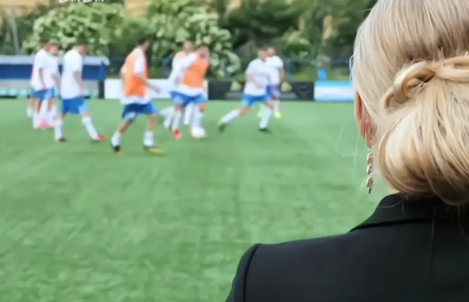 《footballersmoms》高清完整版在线观看-法国喜剧《足球队的女老板们》无删减-1080P画质免费播放