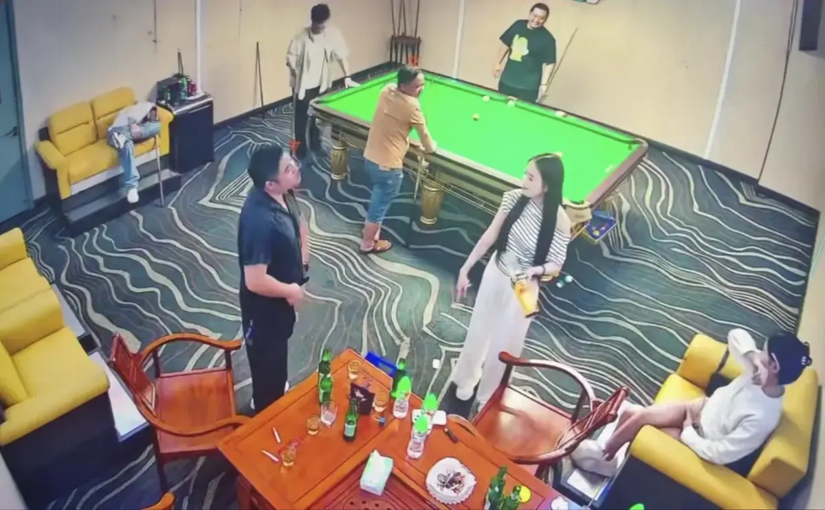 《海口台球厅2V5》完整原视频-海口台球厅2V5男女对战现场监控-免费在线观看1080P高清画质-全网同步热门黑料资源